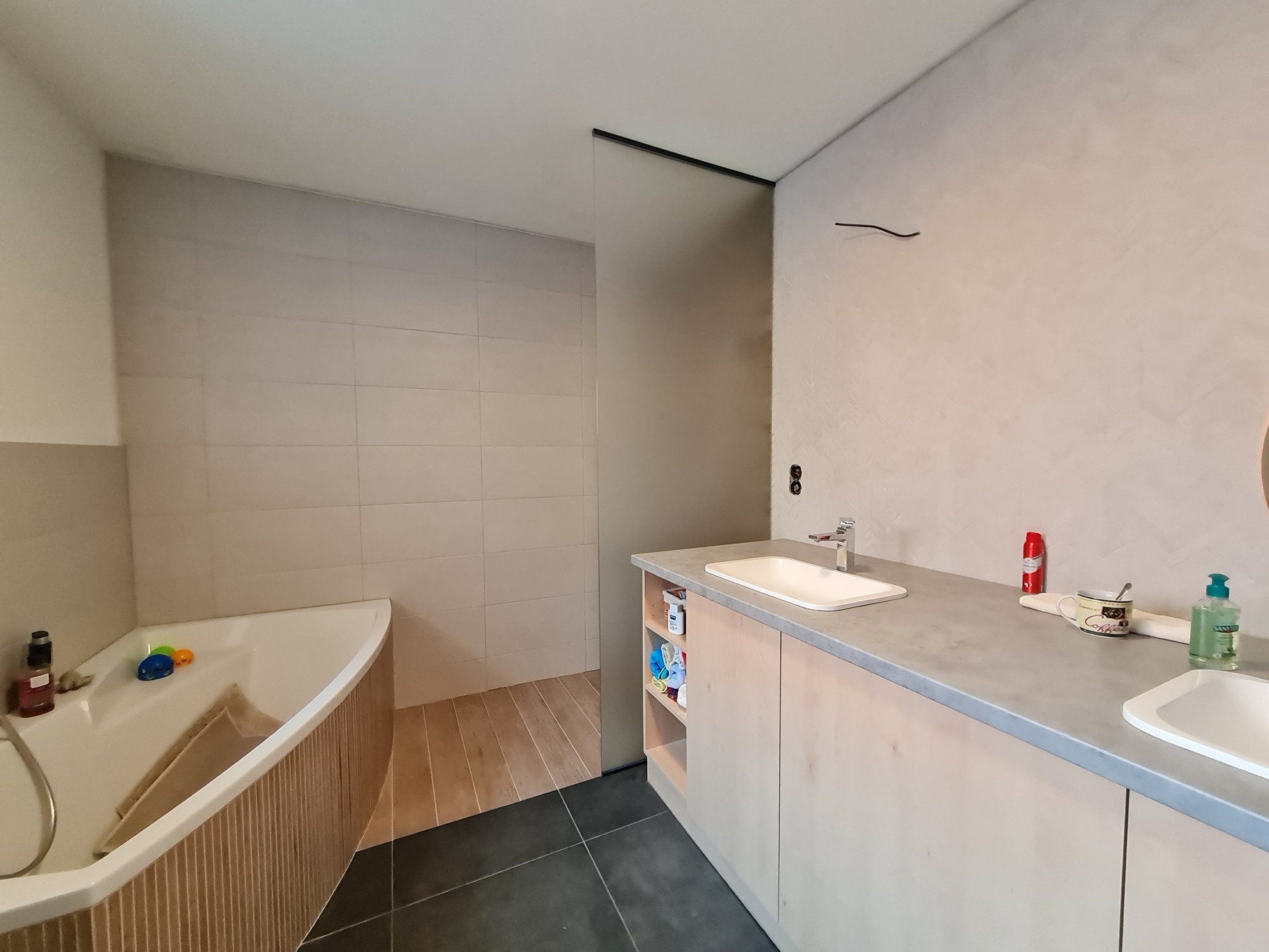 pevná sklenená sprchová zástena walk-in 